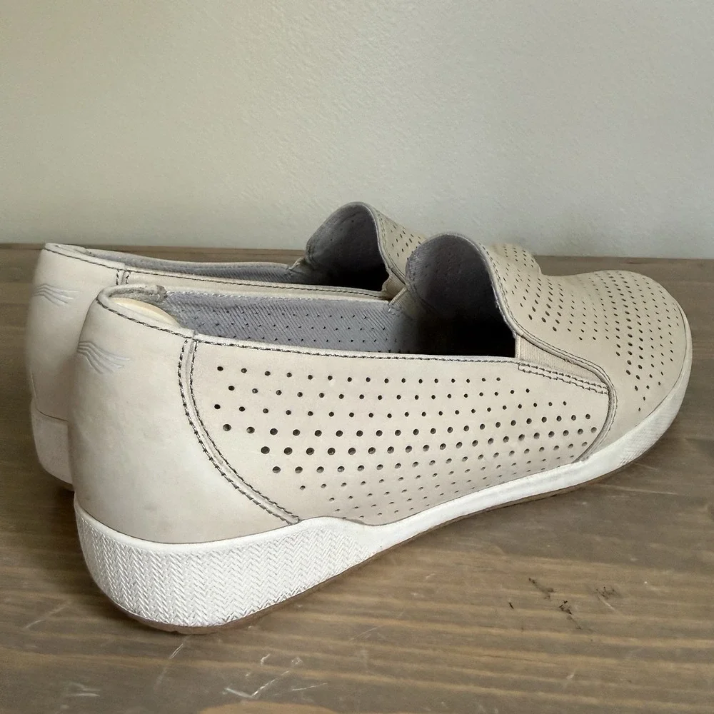 Dansko Womens 41‎ Beige Odina Perforated Leather Slip On Comfort Shoes Flats
